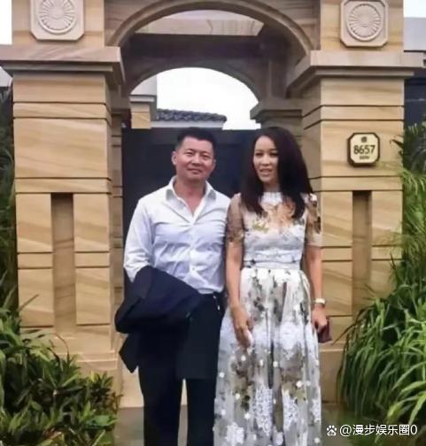 那个让那英“未婚生子”的前国脚高峰，20年后现在过得怎么样？的简单介绍