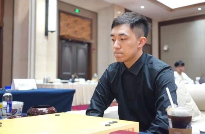 包含春兰杯决赛杨楷文2-1朴廷桓夺冠，首次加冕世界冠军头衔的词条