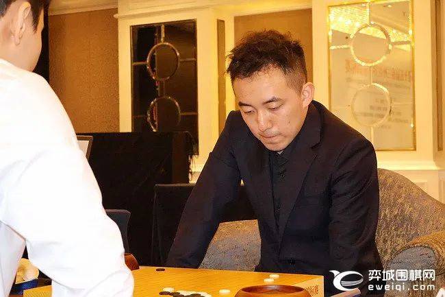 包含春兰杯决赛杨楷文2-1朴廷桓夺冠，首次加冕世界冠军头衔的词条